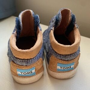 TOMS Blue and Tan Unisex Baby Sneakers